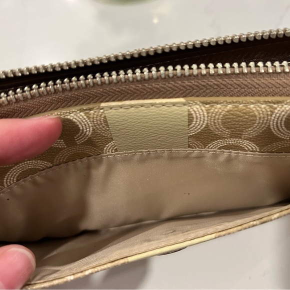 Authentic Coach Large Zipper Classic "C" Wallet (Tan/Brown) - Picture 7 of 8